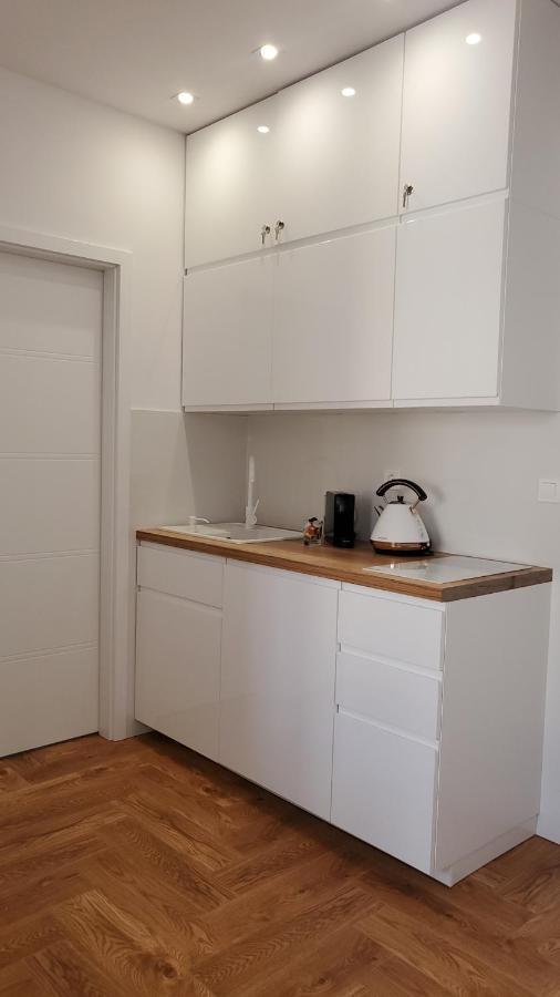 Malibu Apartment *